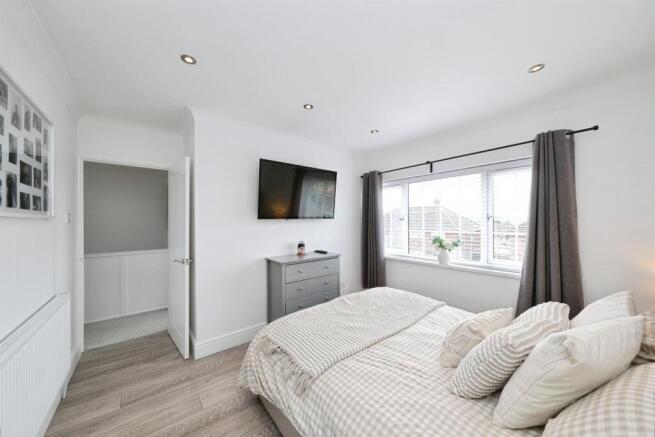 3 bed Semi-Detached for sale Image 12
