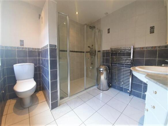 Bedroom 1 - Ensuite.jpg