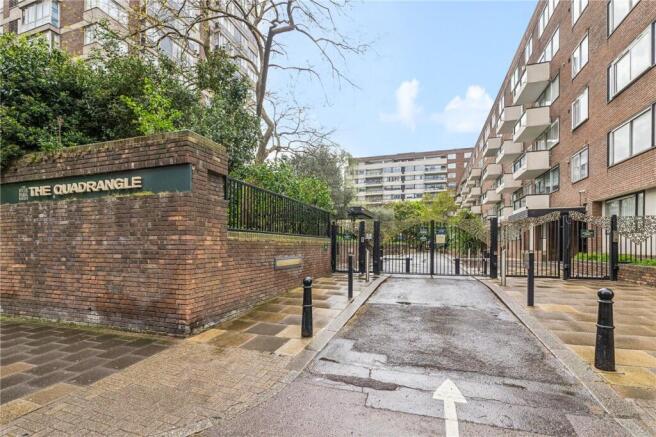 Hyde Park Est. Entry