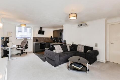 Merchants Place, Reading, RG1