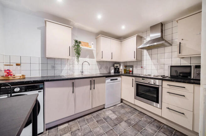 1382115-11-693fed...