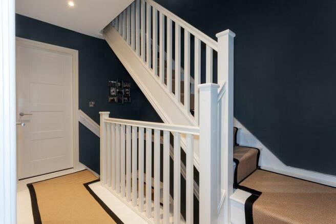FIRST FLOOR LANDING B