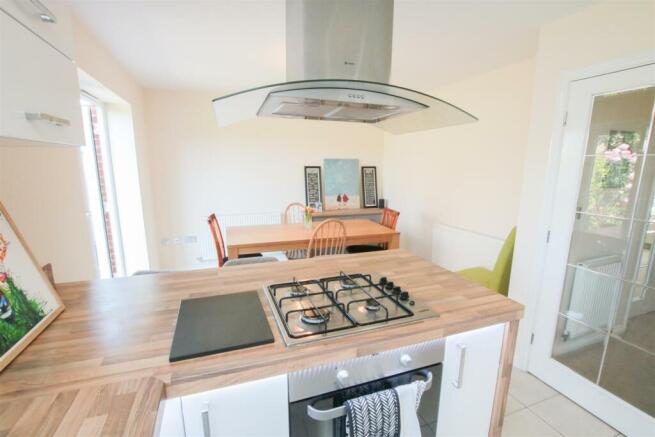 OPEN PLAN LIVING/ DINING/ KITCHEN