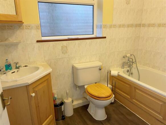 Bathroom 1.JPG