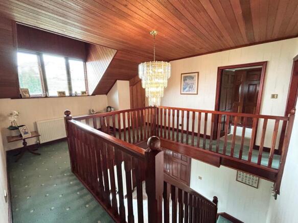 5 bed Detached for sale Image 11