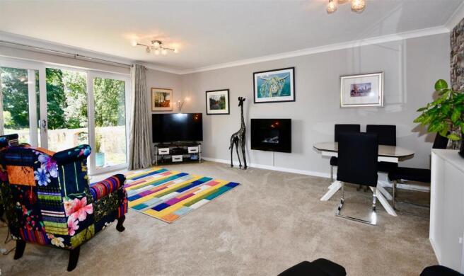 Sitting/dining room