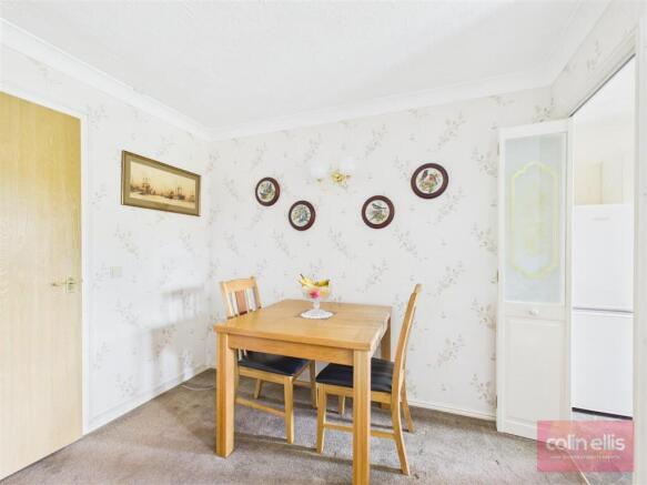 2 bed Flat for sale Image 6