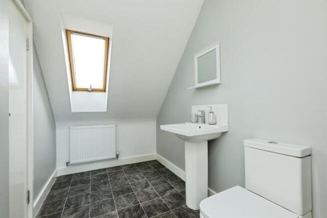 4 bed Detached for sale Image 9