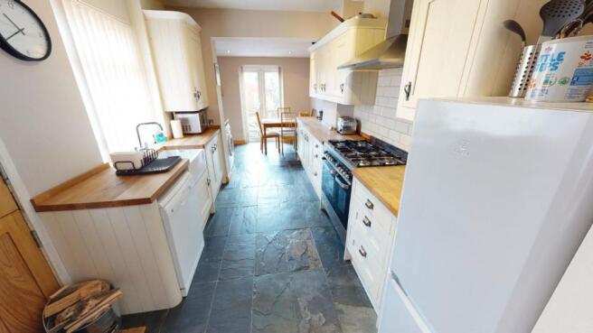 KITCHEN/DINING ROOM