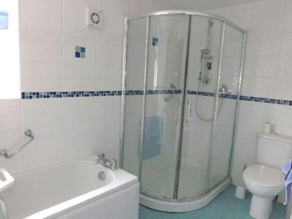 Shower/Bathroom