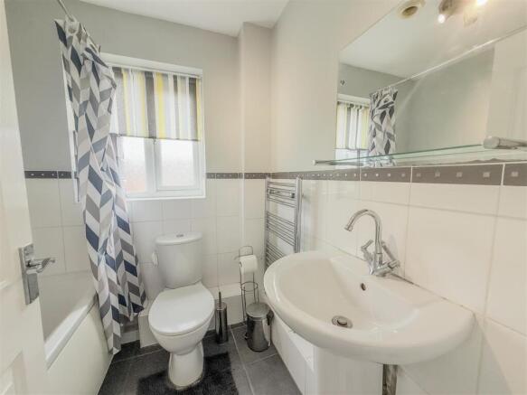 FAMILY BATHROOM
