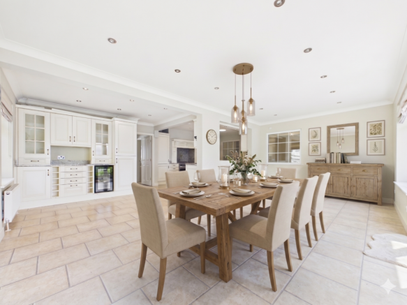 4 bed Detached Bungalow for sale Image 5