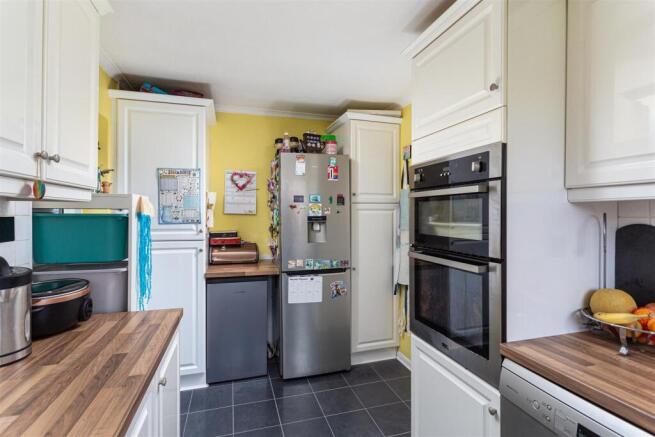 Greenshaw Drive, Haxby, York photo 4