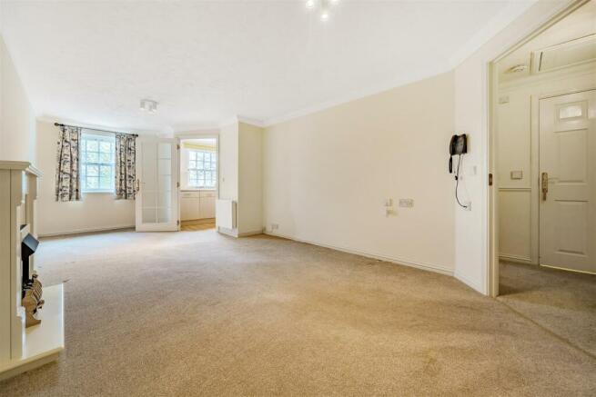 Reception Room 2).jpg
