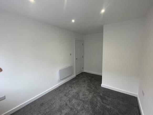 1 bed Apartment to rent Image 12
