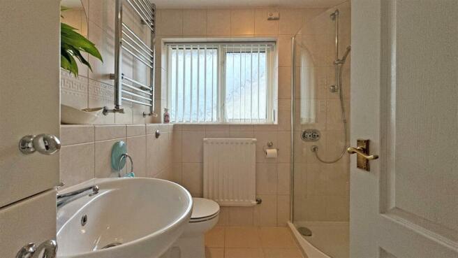 Bathroom 2.jpg