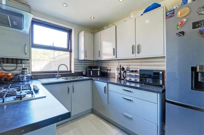 3 bed Terraced for sale Image 7