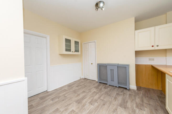 3 bed Semi-Detached to rent Image 7