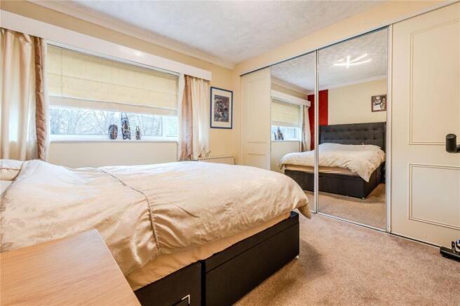 3 bed Apartment for sale Image 6