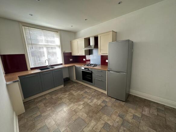 2 bed Apartment to rent Image 4