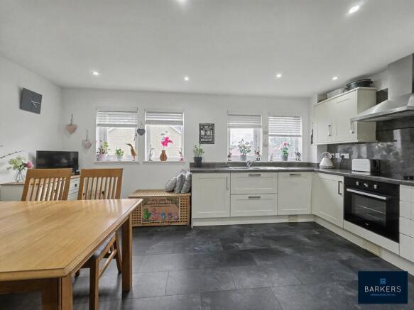 4 bed Semi-Detached for sale Image 4