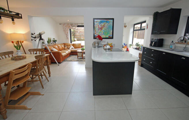 Kitchen/dining/living room