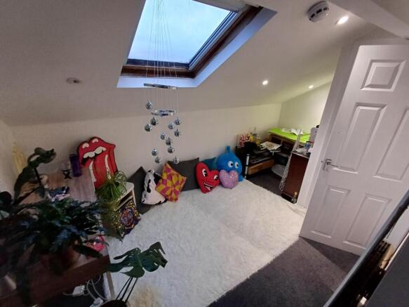 3 bed Terraced to rent Image 6