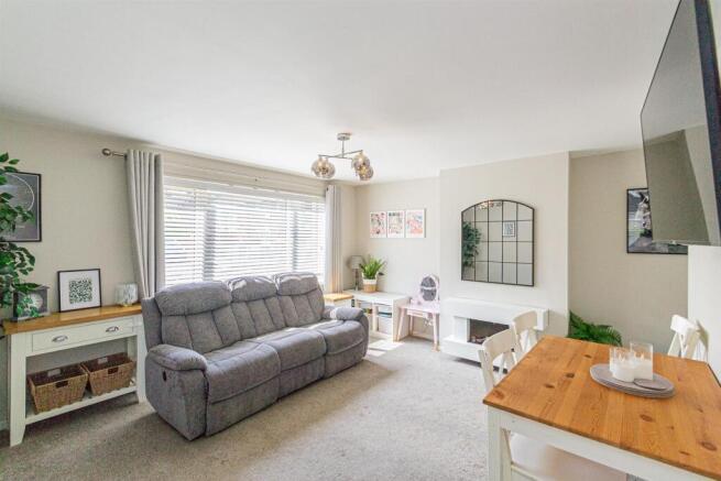 Lounge & Dining Room