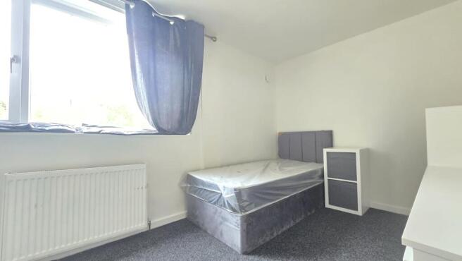 3 bed Semi-Detached to rent Image 4