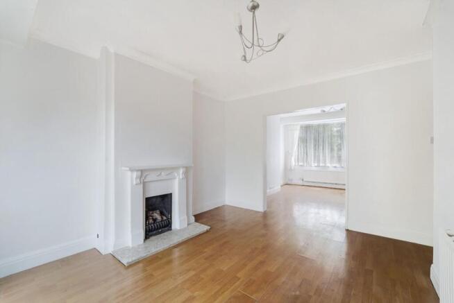 Willow Way, Epsom, KT19 photo 4