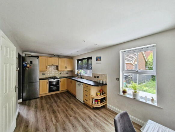 4 bed Detached for sale Image 10