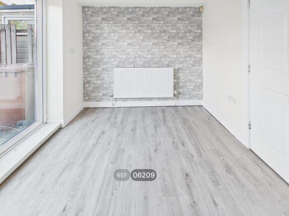 Kitchen / Dining area