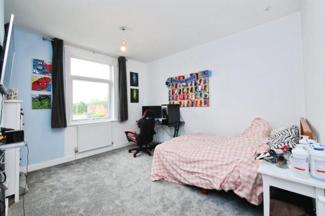 4 bed Semi-Detached for sale Image 11