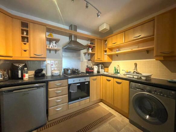 2 bed Flat to rent Image 7