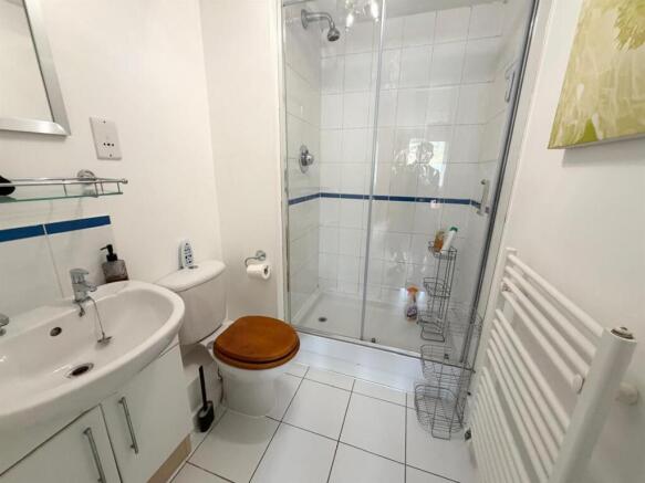 ensuite.jpg