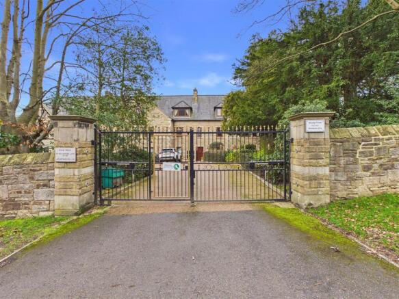 2 bed Flat for sale Image 4
