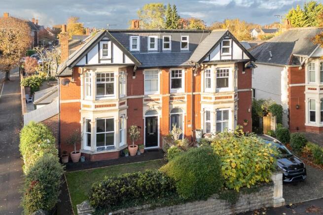 66 Westlecot Road-4.jpg
