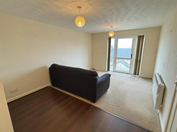 7 Jenkins Court Lounge