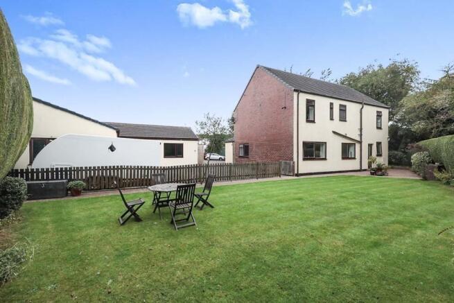 4 bed Detached for sale Image 9