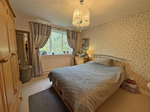 4 bed Detached for sale Image 11