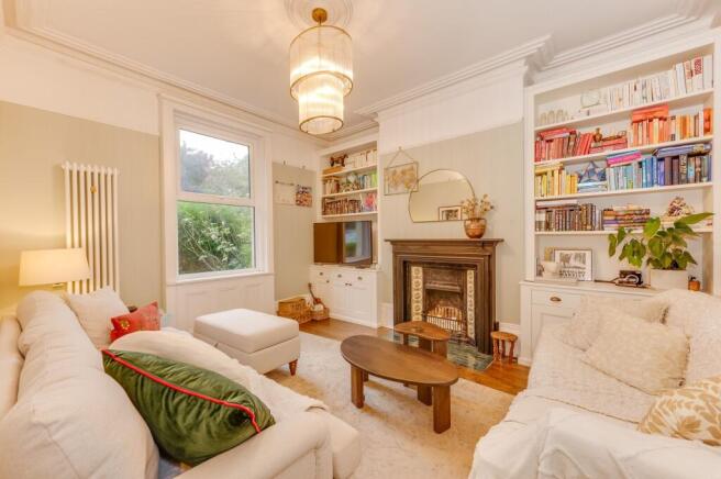 KITCHEN, DINING ROOM AND LOUNGE