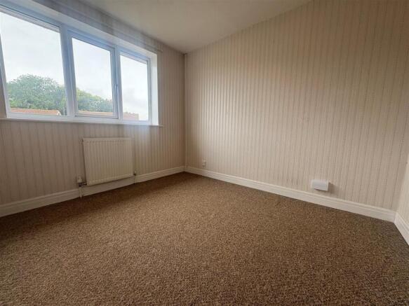 3 bed Semi-Detached to rent Image 5
