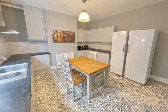 4 bed Terraced to rent Image 6