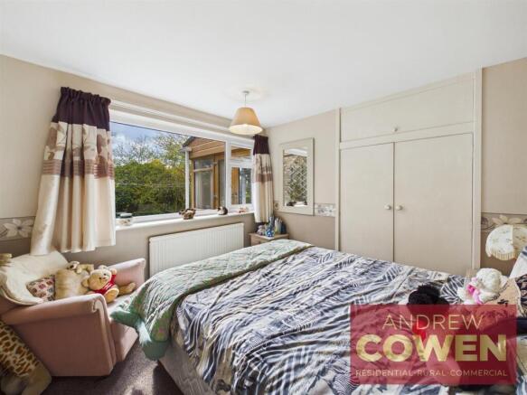 5 bed House for sale Image 12