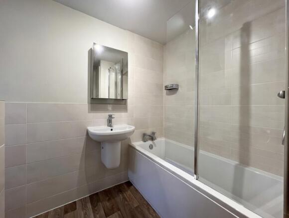 2 bed Terraced to rent Image 8