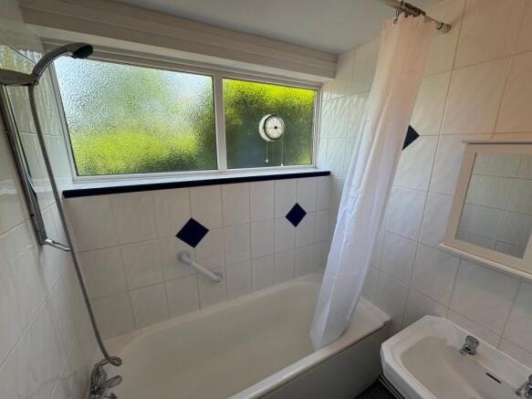 2 bed Apartment to rent Image 7
