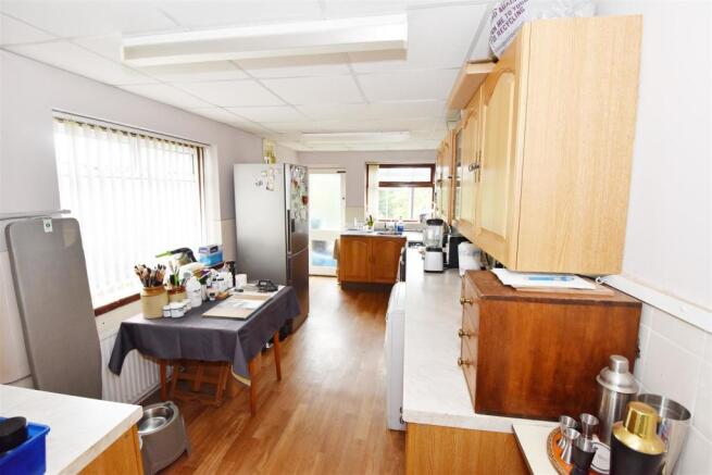 Kitchenbreakfast room.jpg