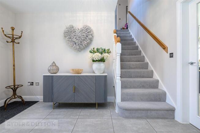 4 bed Detached for sale Image 9