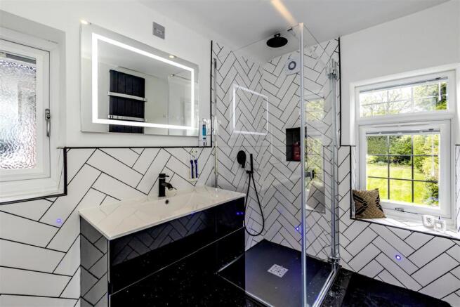 Master en suite STEV4103.jpg