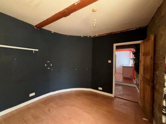 2 bed Ground Flat for sale Image 9